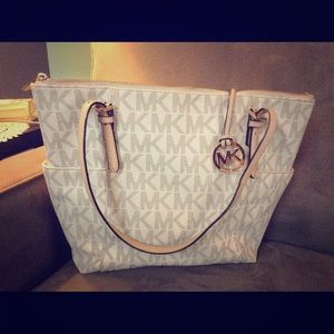 Michael Kors Jet Set Tote